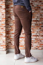 Calça Ralph Lauren de Sarja Chino Stretch Slim Fit - Marrom